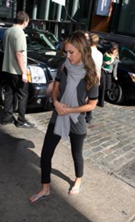 Jessica Alba feet photo thumbnail