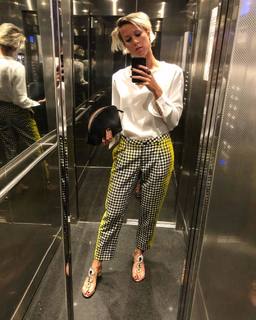 Federica Pellegrini feet photo thumbnail