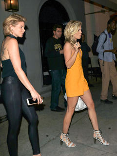 AnnaLynne McCord feet photo thumbnail