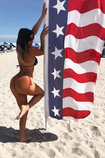 Claudia Romani feet photo thumbnail