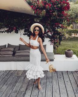 Shay Mitchell feet photo thumbnail