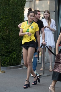 Adriana Lima feet photo thumbnail
