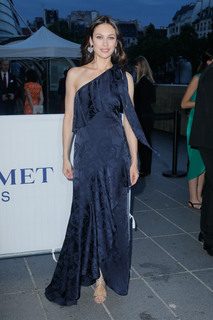 Olga Kurylenko feet photo thumbnail