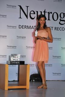 Deepika Padukone feet photo thumbnail