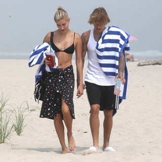 Hailey Bieber feet photo thumbnail