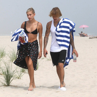 Hailey Bieber feet photo thumbnail