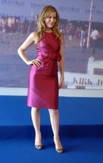 Leslie Mann feet photo thumbnail