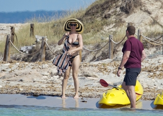 Katy Perry feet photo thumbnail