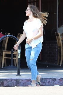 Minka Kelly feet photo thumbnail