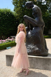 Kathryn Newton feet photo thumbnail