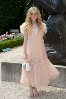 Kathryn Newton feet photo thumbnail