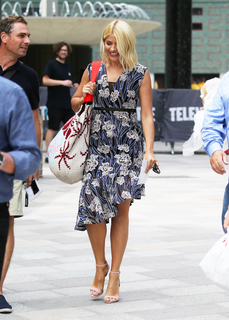 Holly Willoughby feet photo thumbnail
