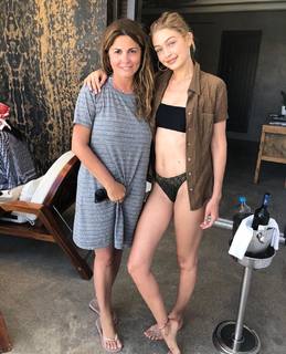 Gigi Hadid feet photo thumbnail