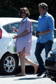 Katie Holmes feet photo thumbnail