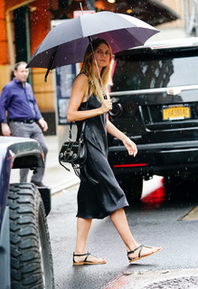 Heidi Klum feet photo thumbnail