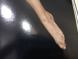 Gisele Bündchen feet photo thumbnail