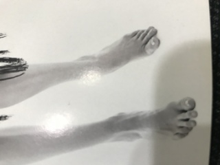 Gisele Bündchen feet photo thumbnail