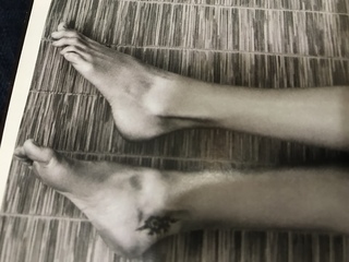 Gisele Bündchen feet photo thumbnail