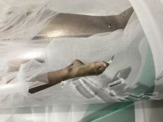 Gisele Bündchen feet photo thumbnail