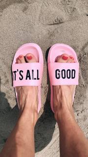 Michelle Hunziker feet photo thumbnail