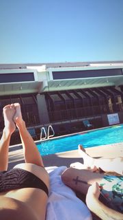 Emily Osment feet photo thumbnail