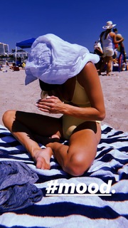 Nastia Liukin feet photo thumbnail