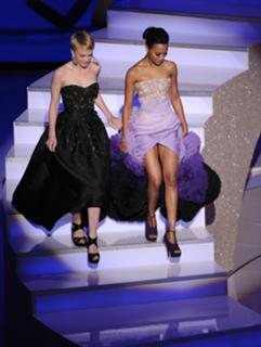 Zoe Saldana feet photo thumbnail