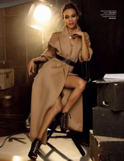 Zoe Saldana feet photo thumbnail
