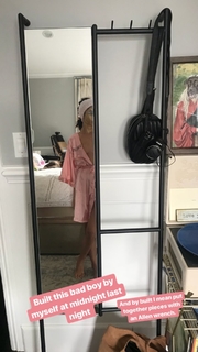 Sarah Hyland feet photo thumbnail
