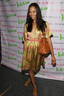 Zoe Saldana feet photo thumbnail