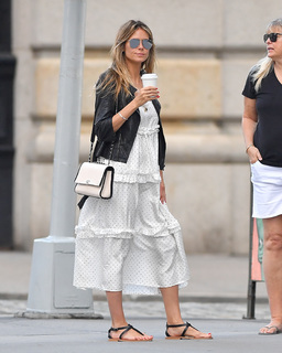 Heidi Klum feet photo thumbnail