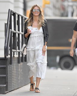Heidi Klum feet photo thumbnail