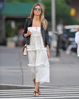 Heidi Klum feet photo thumbnail