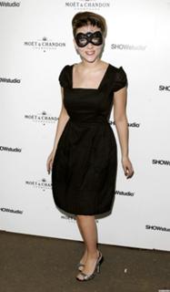 Scarlett Johansson feet photo thumbnail