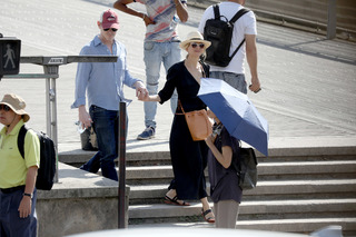 Naomi Watts feet photo thumbnail