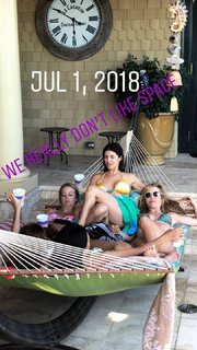 Tara Lipinski feet photo thumbnail