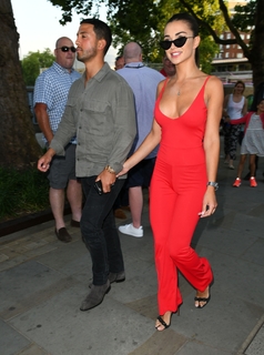 Amy Jackson feet photo thumbnail