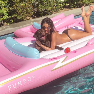 Sarah Hyland feet photo thumbnail