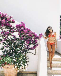 Valentina Vignali feet photo thumbnail