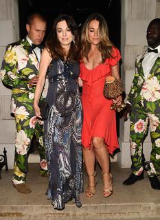 Elizabeth Hurley feet photo thumbnail