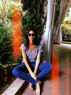 Lily Aldridge feet photo thumbnail
