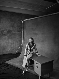 Jodie Foster feet photo thumbnail