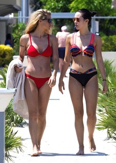 Michelle Hunziker feet photo thumbnail