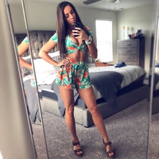 Chelsea Green feet photo thumbnail