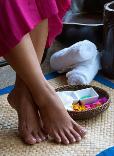 Kino MacGregor feet photo thumbnail