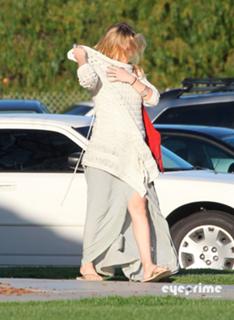 Kate Hudson feet photo thumbnail