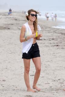Audrina Patridge feet photo thumbnail