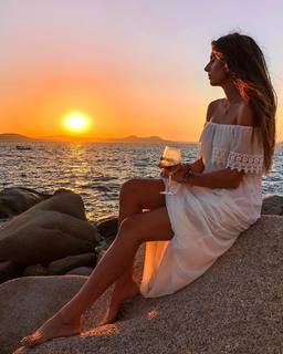 Valentina Vignali feet photo thumbnail