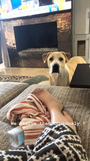 Kaley Cuoco feet photo thumbnail