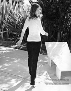 Hilary Swank feet photo thumbnail